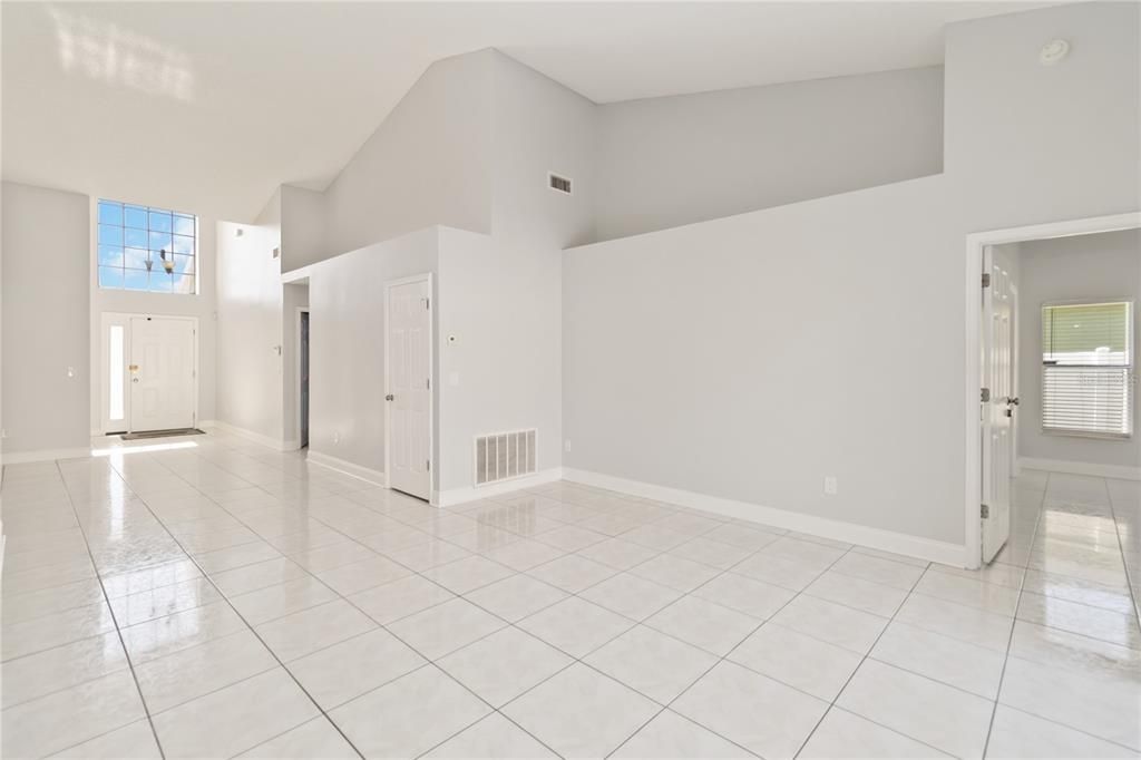 Empty room, Interior