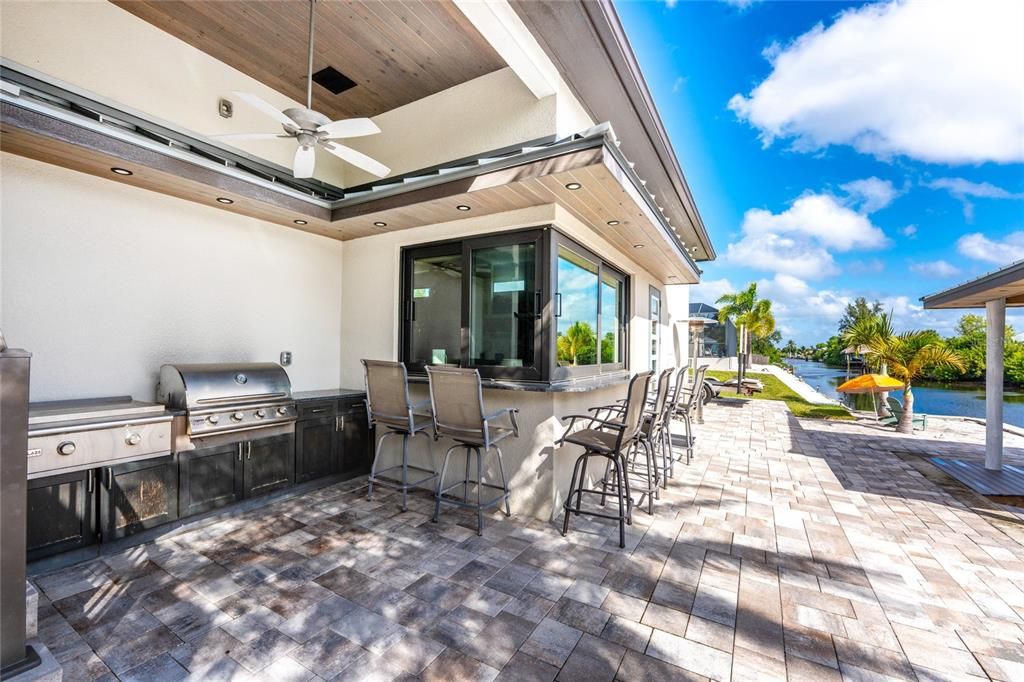 Exterior, Outdoor Kitchen, Water