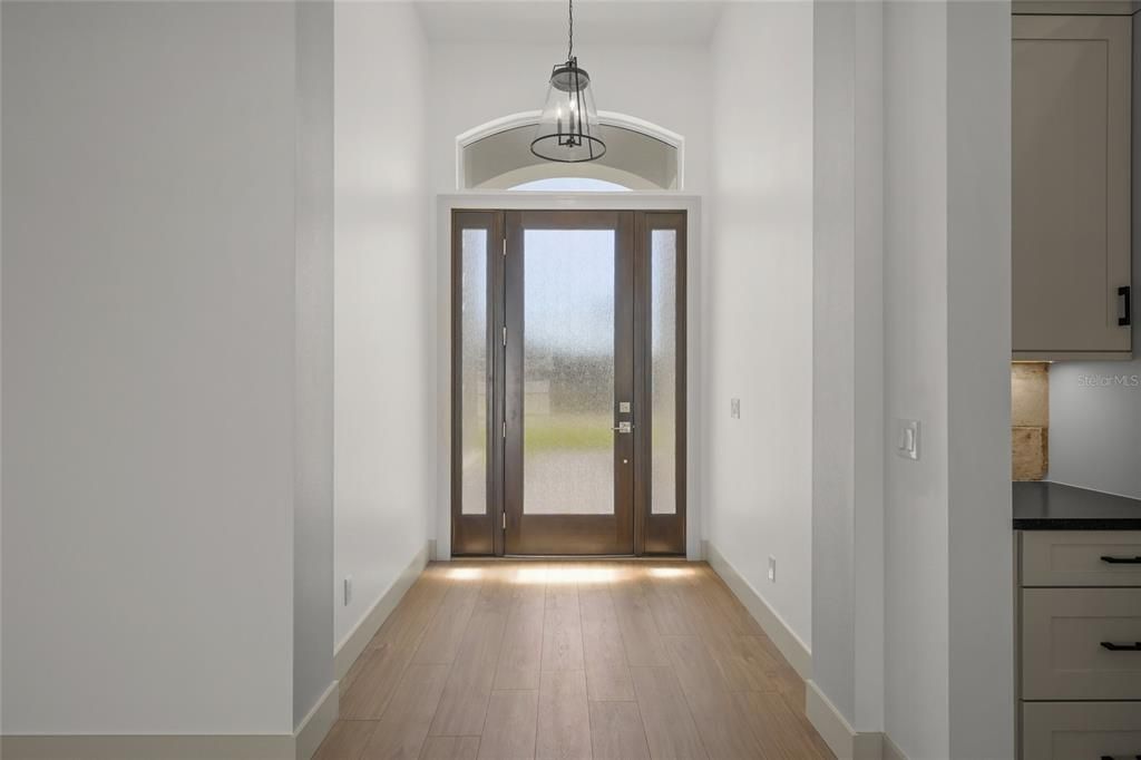 Interior, Pendant Lights, Wood Texture Flooring