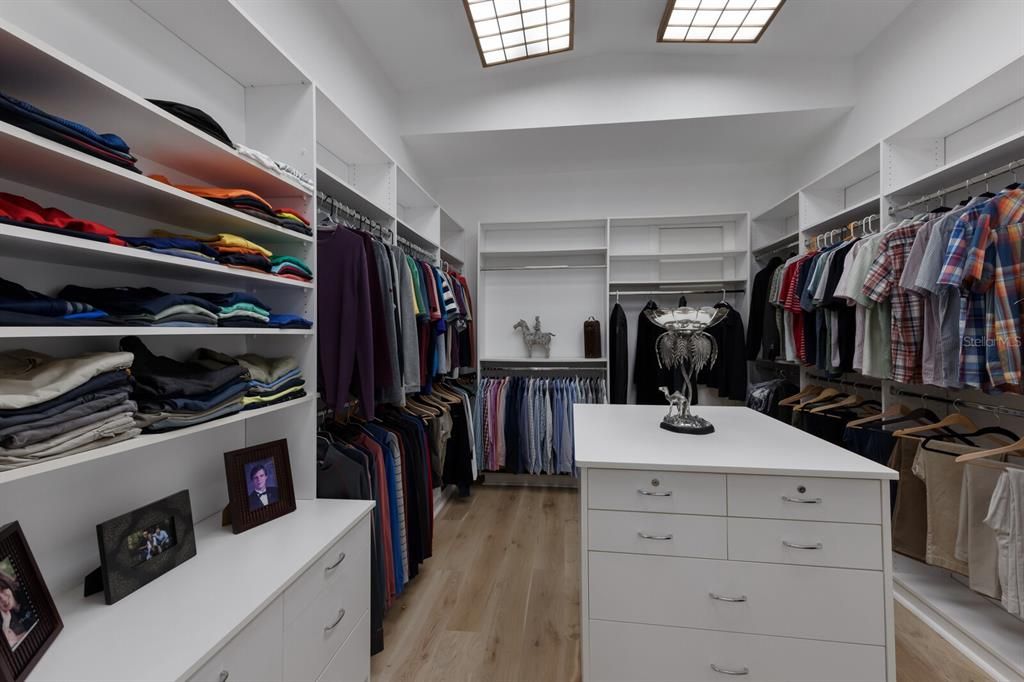 Interior, Walk-in Closets, Wood Texture Flooring