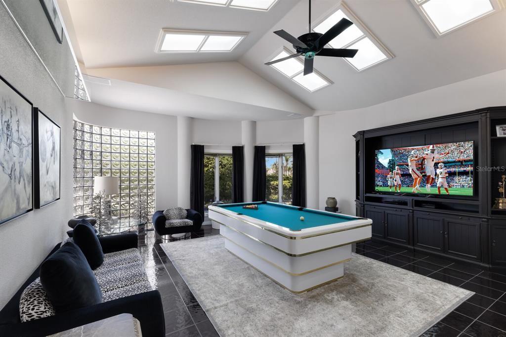 Billiard Table, Game Room, Interior