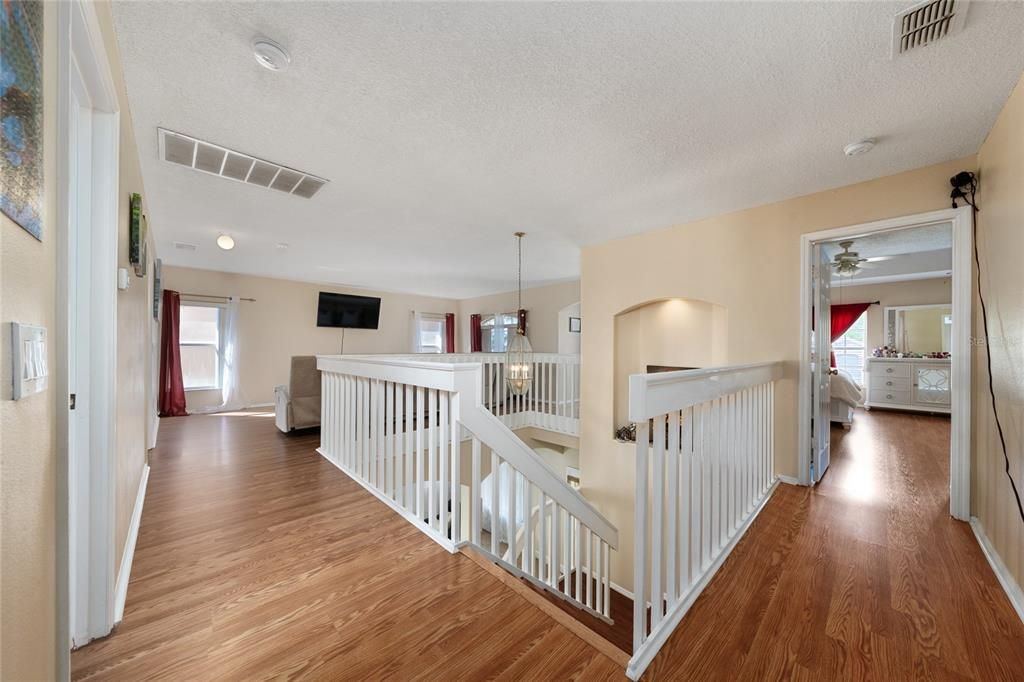 Interior, Pendant Lights, Wood Texture Flooring