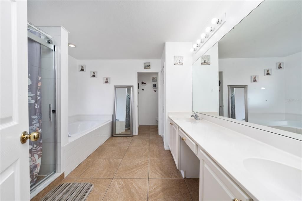 Bathroom, Dual Sink Vanities, Interior, Recessed Lighting