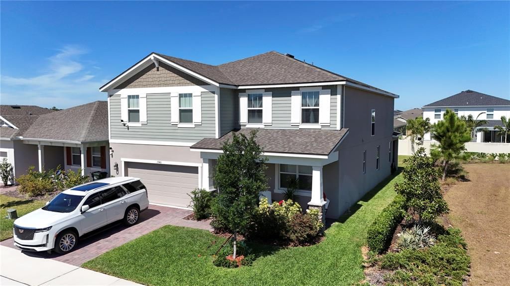 Attached, Exterior, Facade, American Craftsman