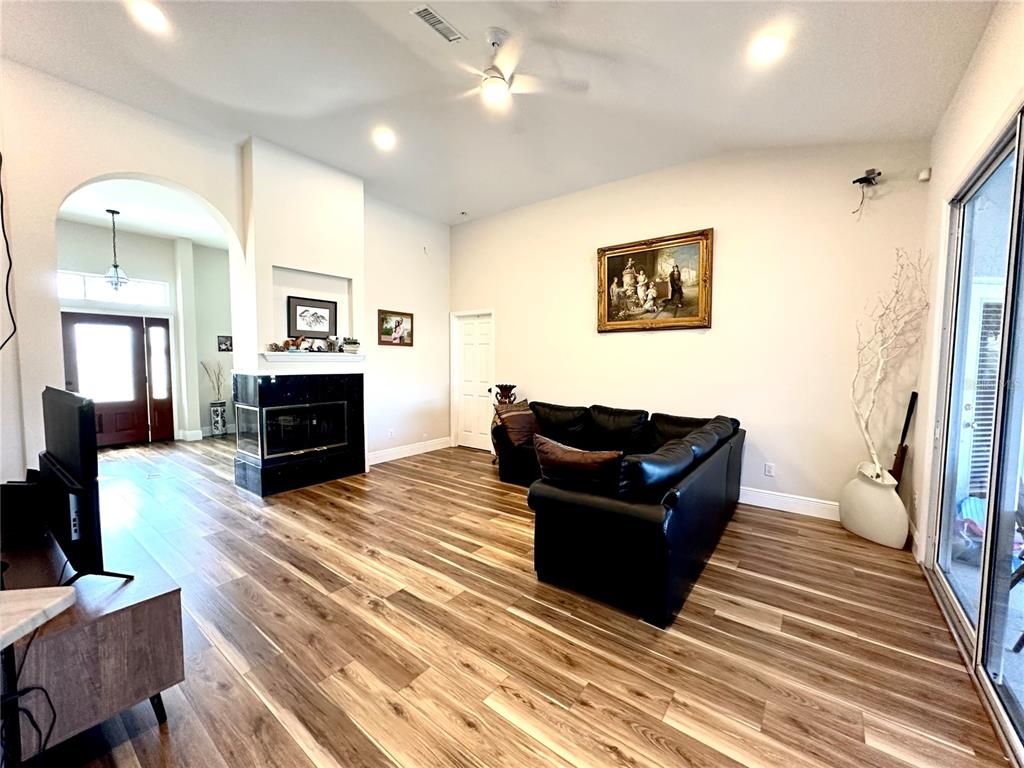 Interior, Pendant Lights, Recessed Lighting, Wood Texture Flooring