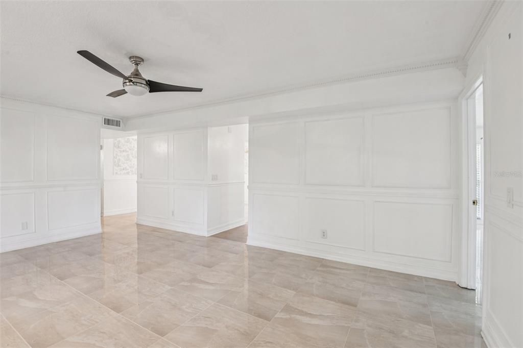 Empty room, Interior
