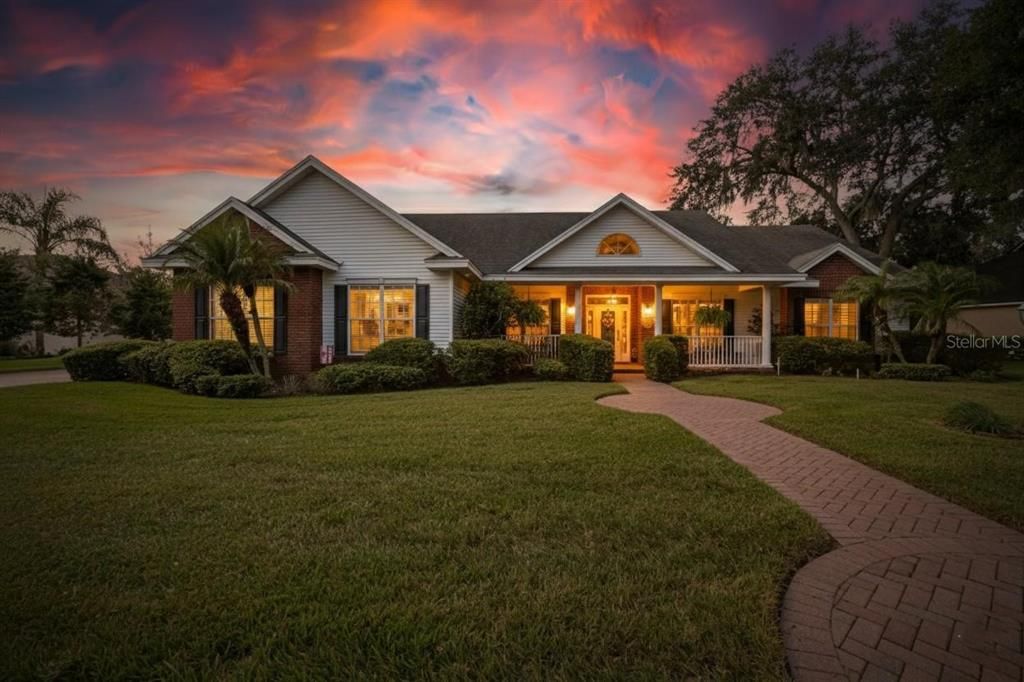 Backyard, Exterior, Facade, Brick Facade, Ranch