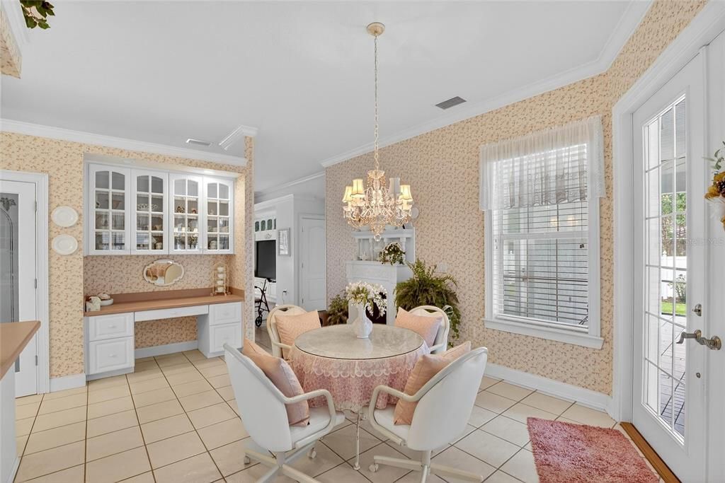 Chandelier, Dining room, Interior