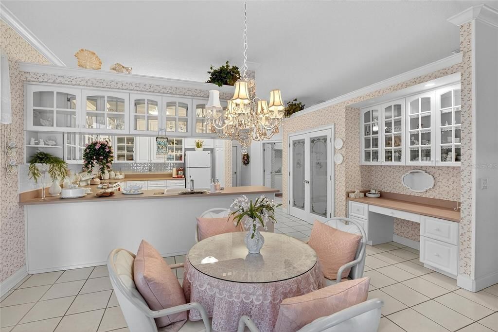 Chandelier, Dining room, Interior