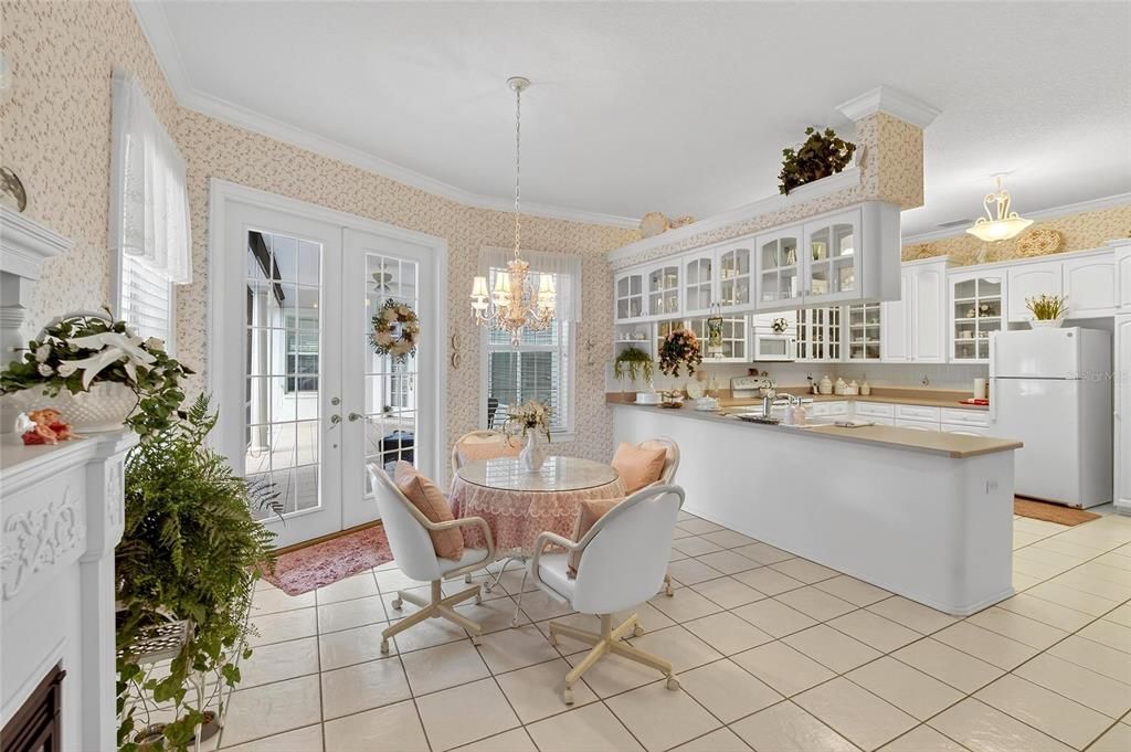 Chandelier, Dining room, Interior, Kitchen, Pendant Lights