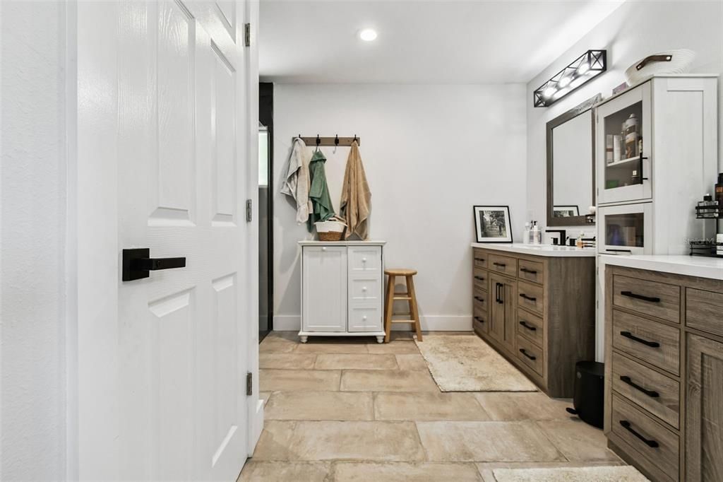 Bathroom, Interior, Recessed Lighting