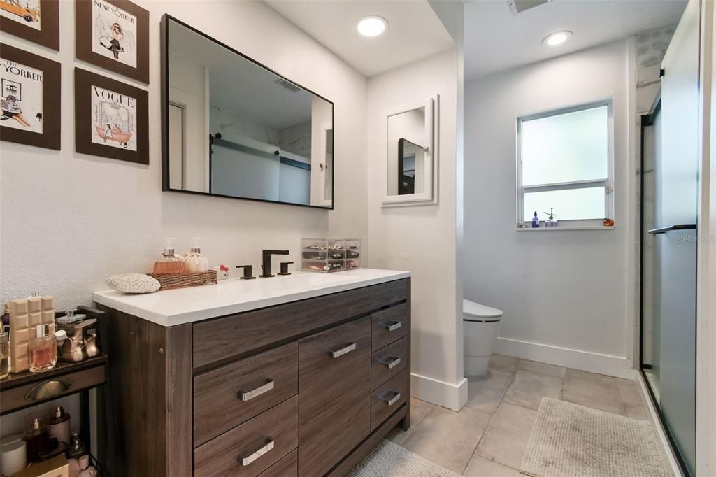 Bathroom, Interior, Recessed Lighting
