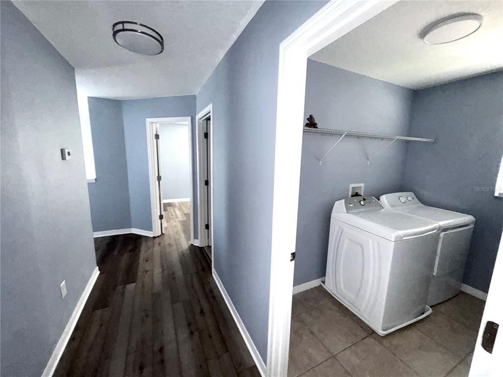 Interior, Washer, Wood Texture Flooring