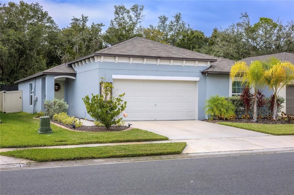 Attached, Exterior, Facade, Ranch