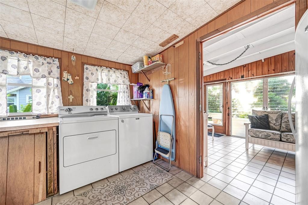 Interior, Washer, Wooden Walls