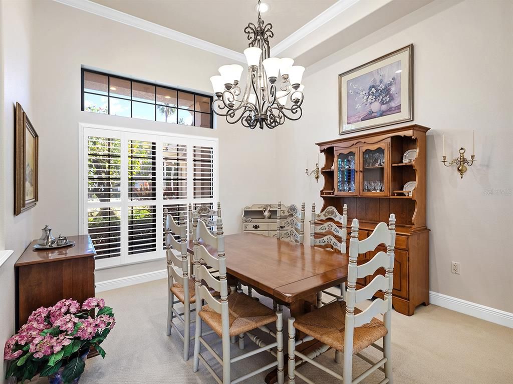 Chandelier, Dining room, Interior
