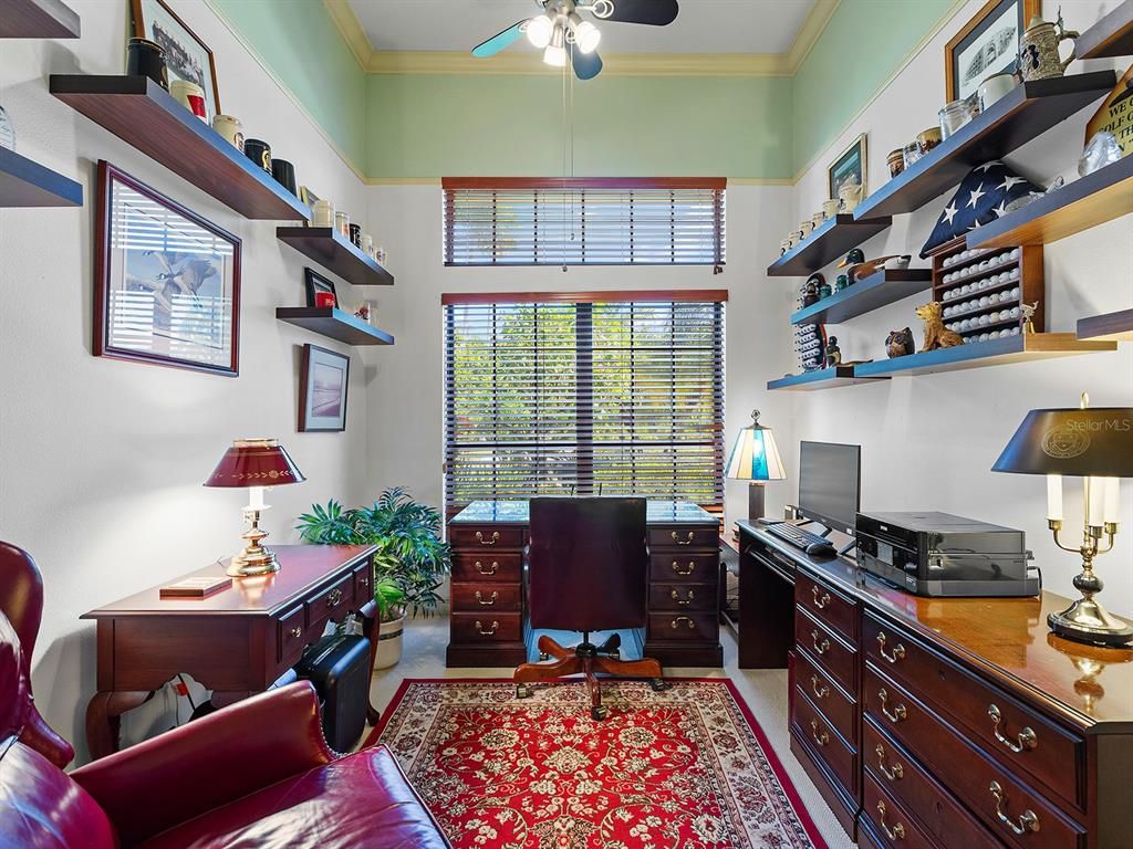 Home Office, Interior