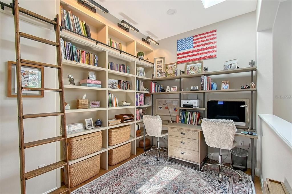 Home Office, Interior