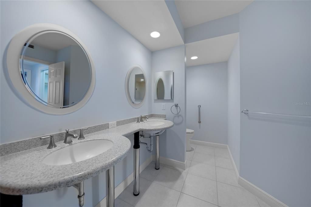Bathroom, Dual Sink Vanities, Interior, Recessed Lighting