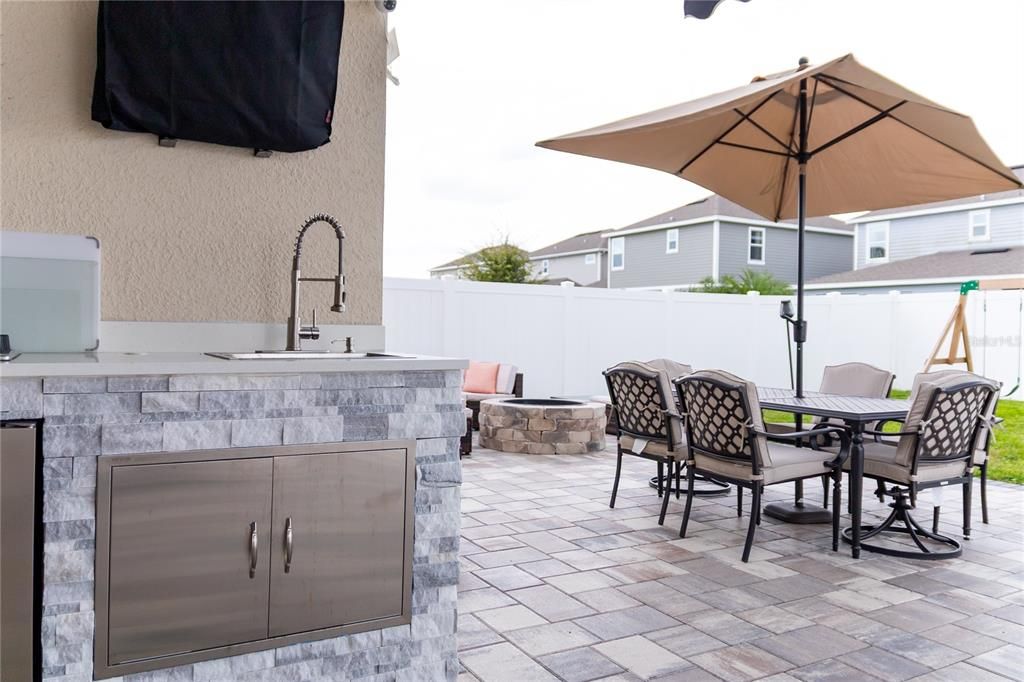 Exterior, Outdoor Kitchen