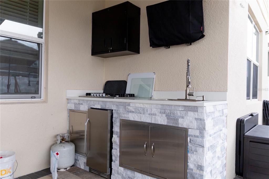 Exterior, Outdoor Kitchen, Stainless Steel Appliances