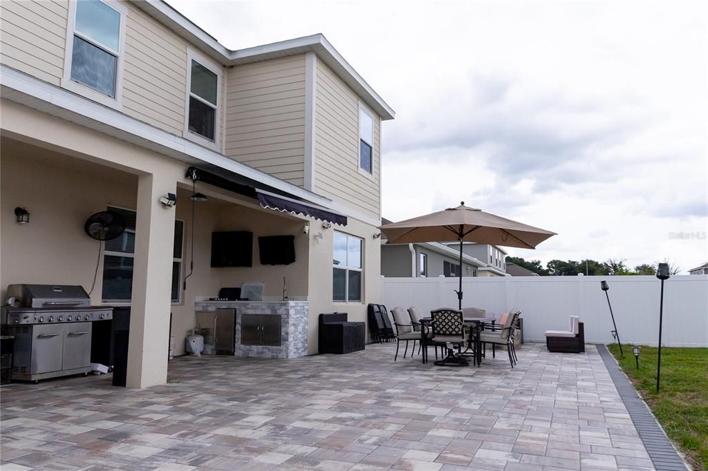 Exterior, Outdoor Kitchen