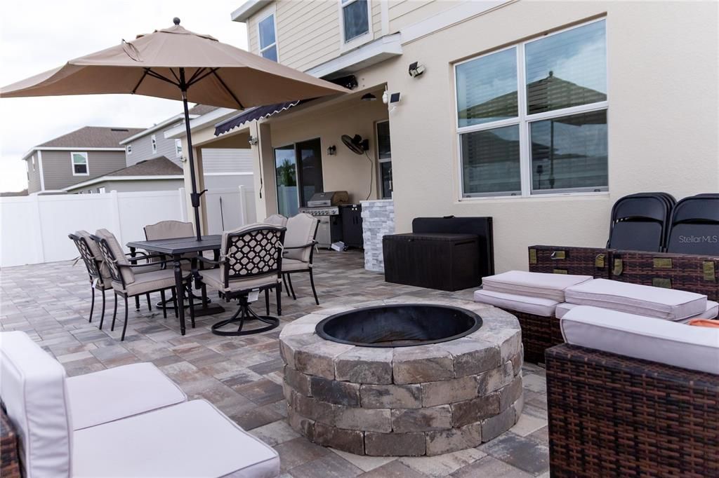 Exterior, Outdoor Kitchen