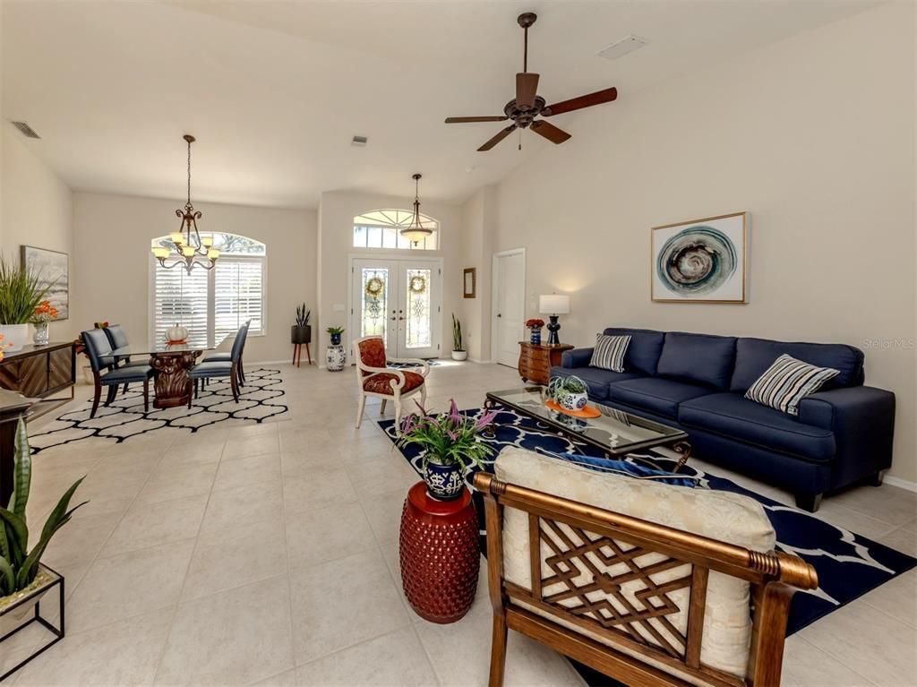 Chandelier, Dining room, Interior, Living room, Pendant Lights