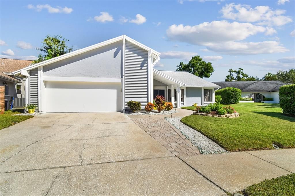 Attached, Exterior, Facade, Ranch