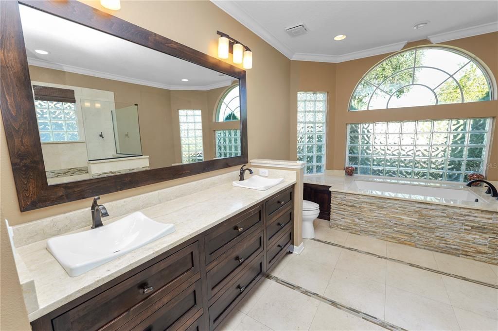 Bathroom, Dual Sink Vanities, Interior, Recessed Lighting