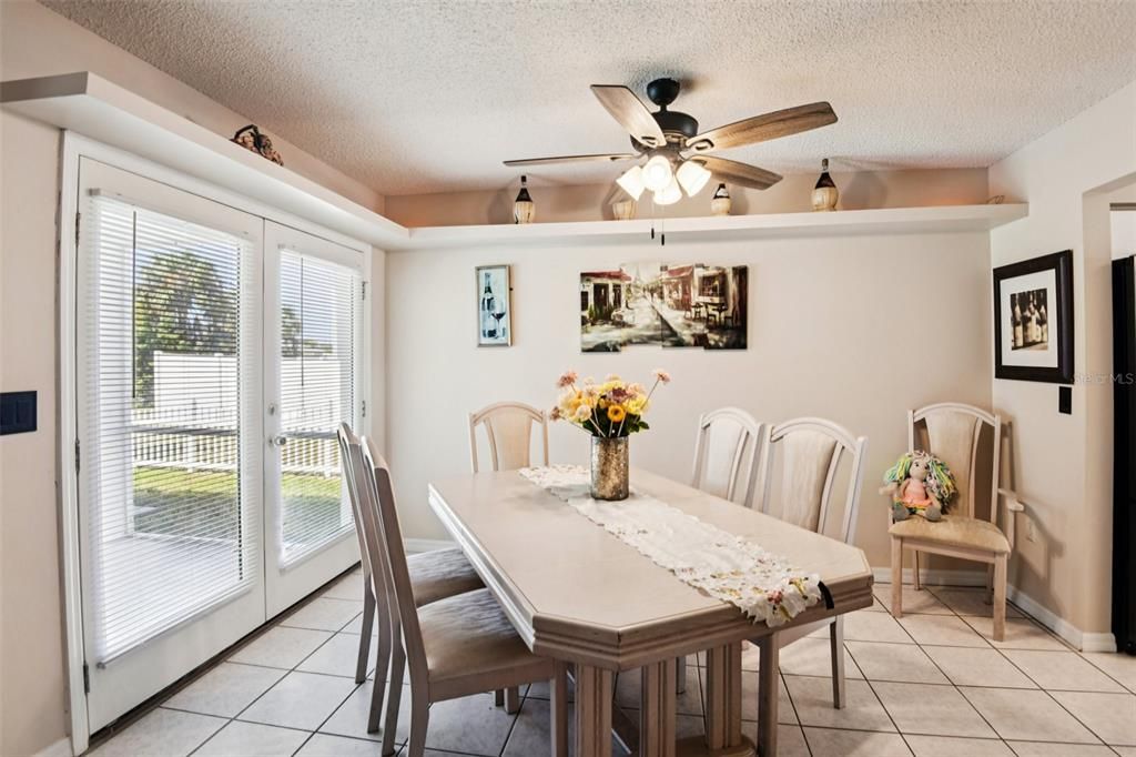 Dining room, Interior