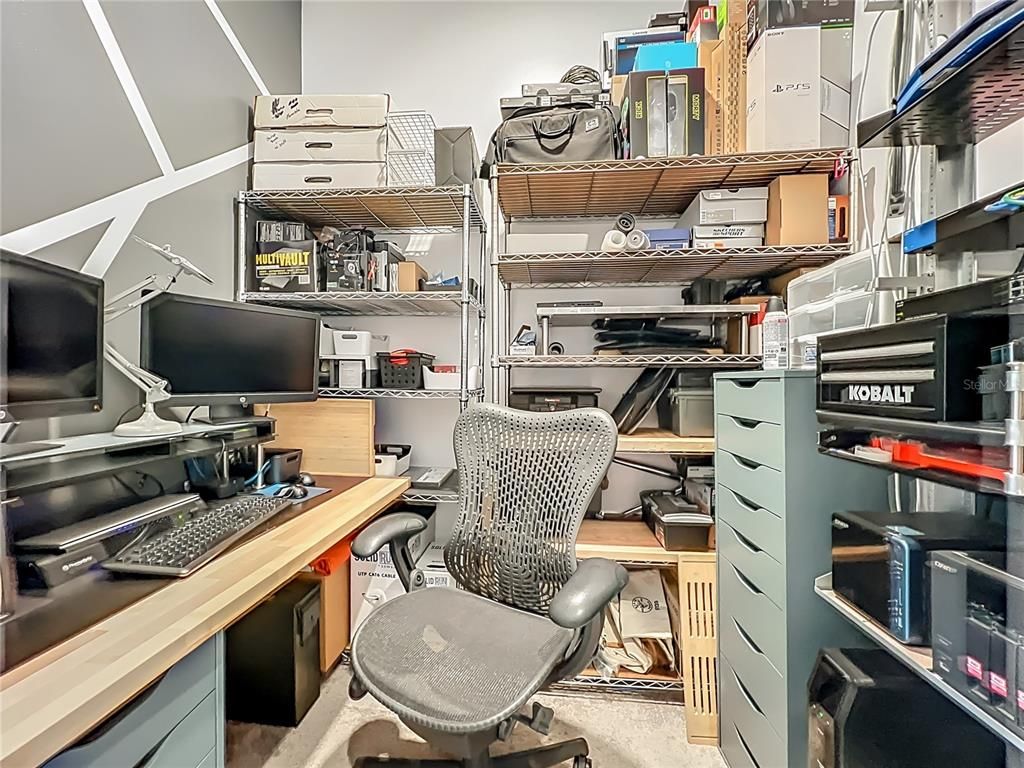 Home Office, Interior