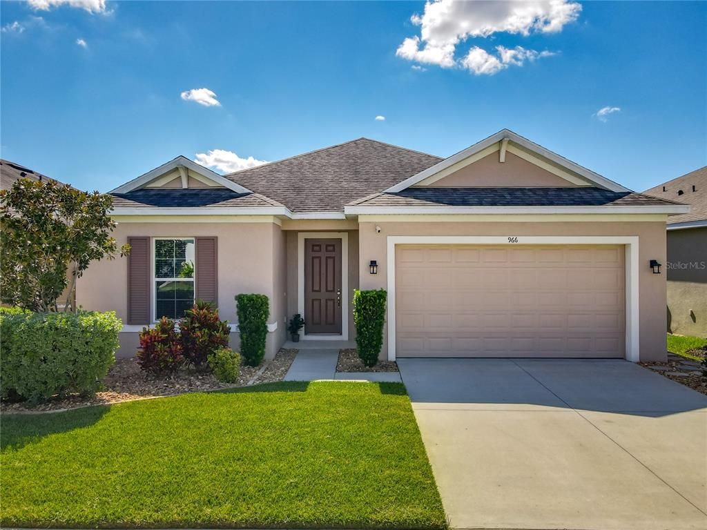 Attached, Exterior, Facade, American Craftsman
