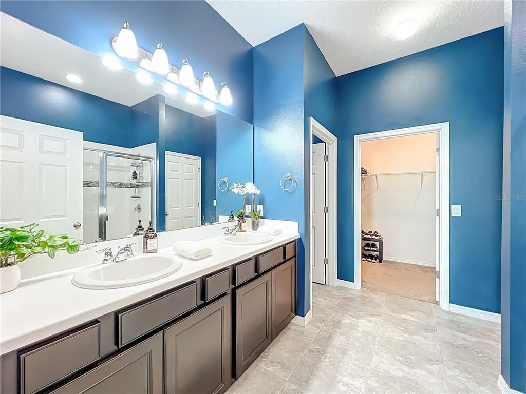 Bathroom, Dual Sink Vanities, Interior, Recessed Lighting