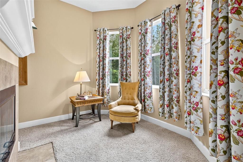 Home Office, Interior