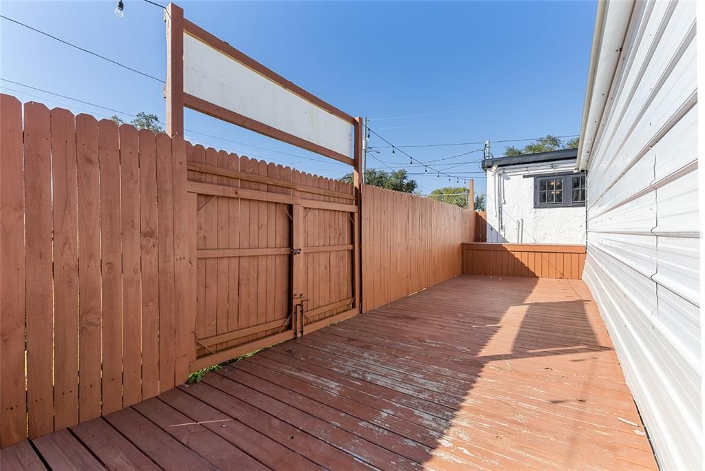 Exterior, Wood Texture Flooring