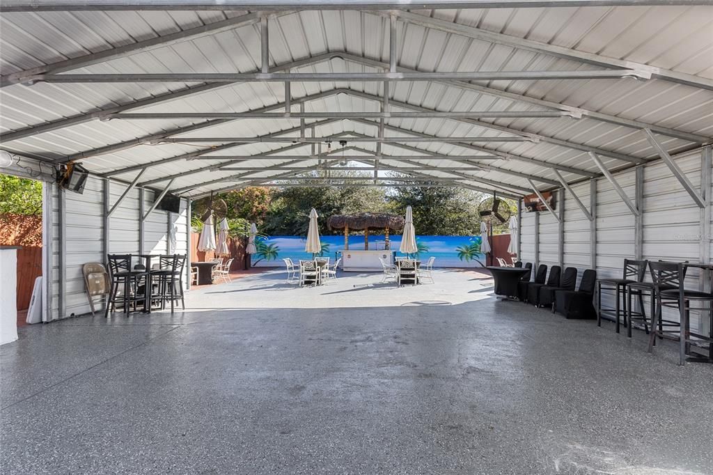 Exterior, Garage, Pool