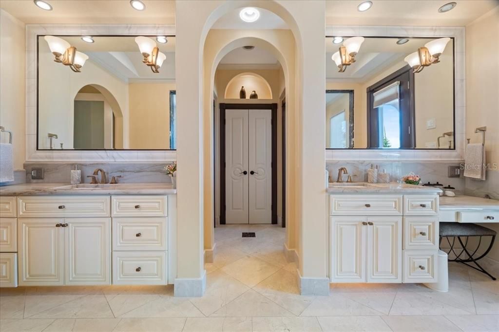 Bathroom, Dual Sink Vanities, Interior, Recessed Lighting