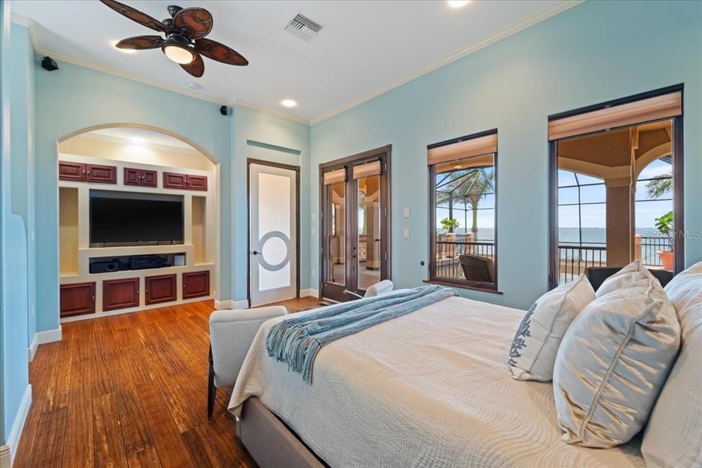 Bedroom, Interior, Recessed Lighting, Water, Wood Texture Flooring