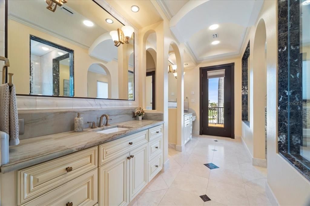 Bathroom, Dual Sink Vanities, Interior, Recessed Lighting