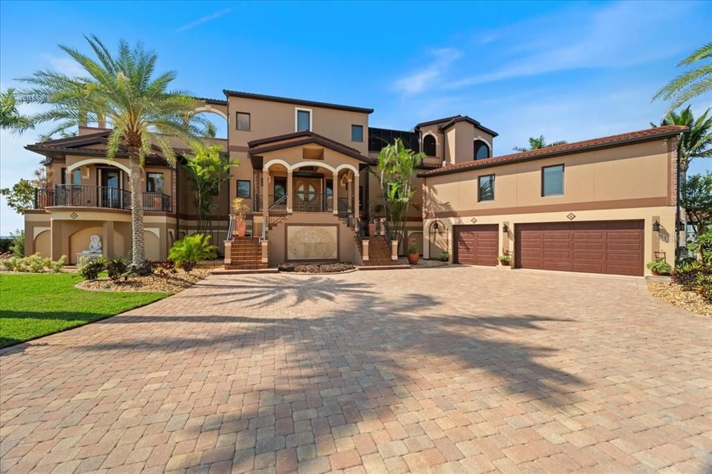 Attached, Exterior, Facade, Mediterranean