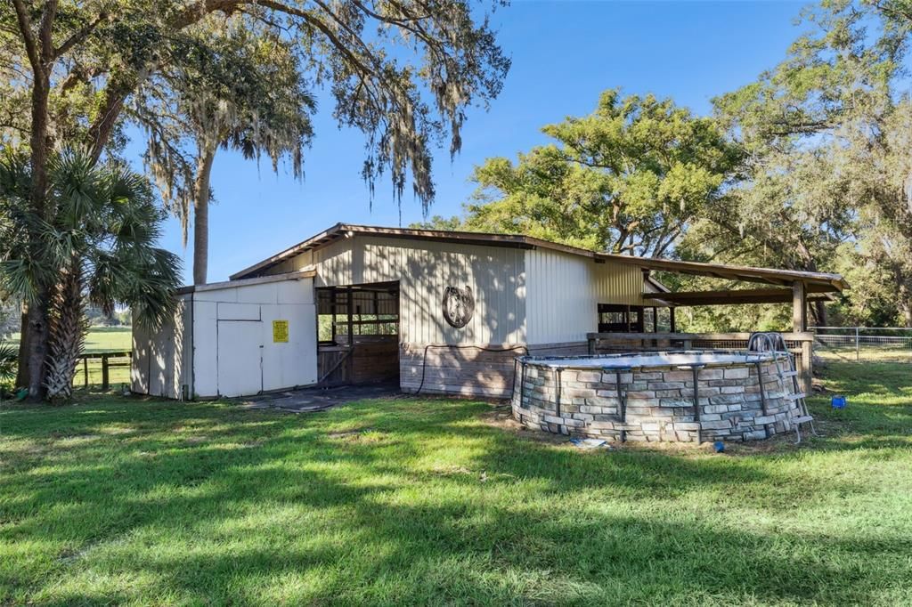 Backyard, Exterior, Outdoor Kitchen