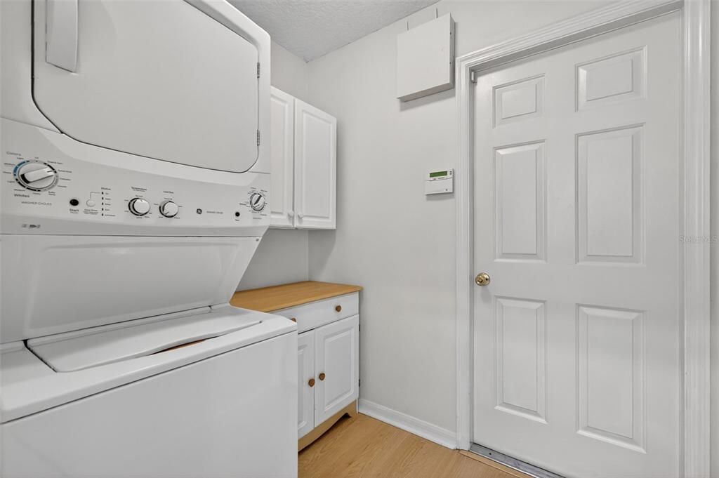 Interior, Utility Closets, Washer, Wood Texture Flooring