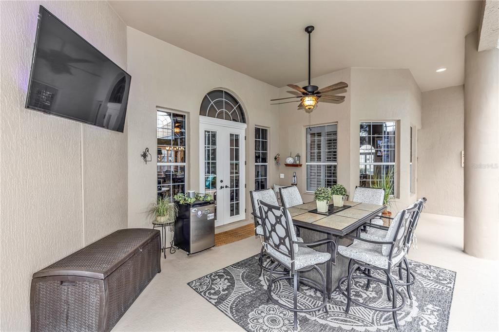 Dining room, Interior, Recessed Lighting