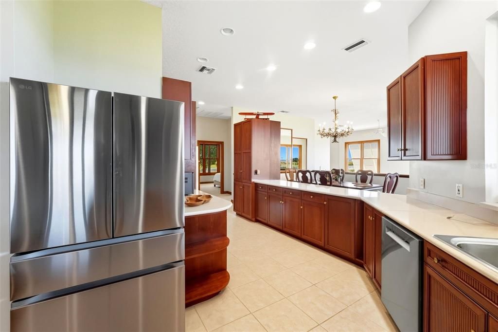 Chandelier, Dining room, Interior, Kitchen, Recessed Lighting, Stainless Steel Appliances