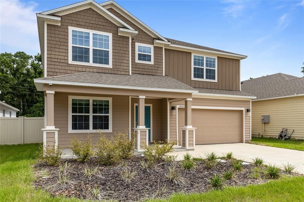 Attached, Exterior, Facade, American Craftsman