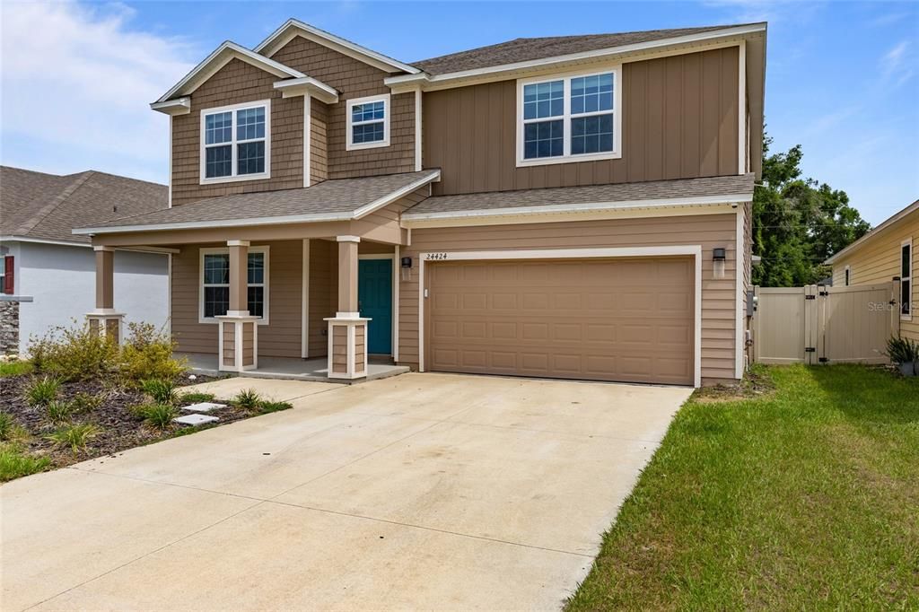 Attached, Exterior, Facade, American Craftsman