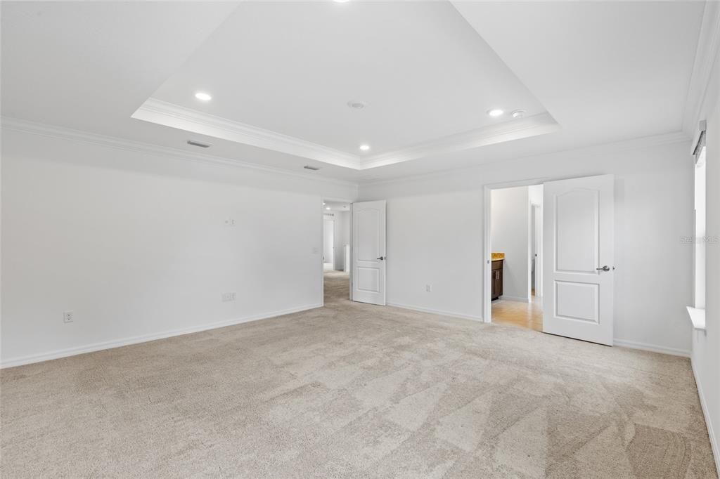 Empty room, Interior, Recessed Lighting