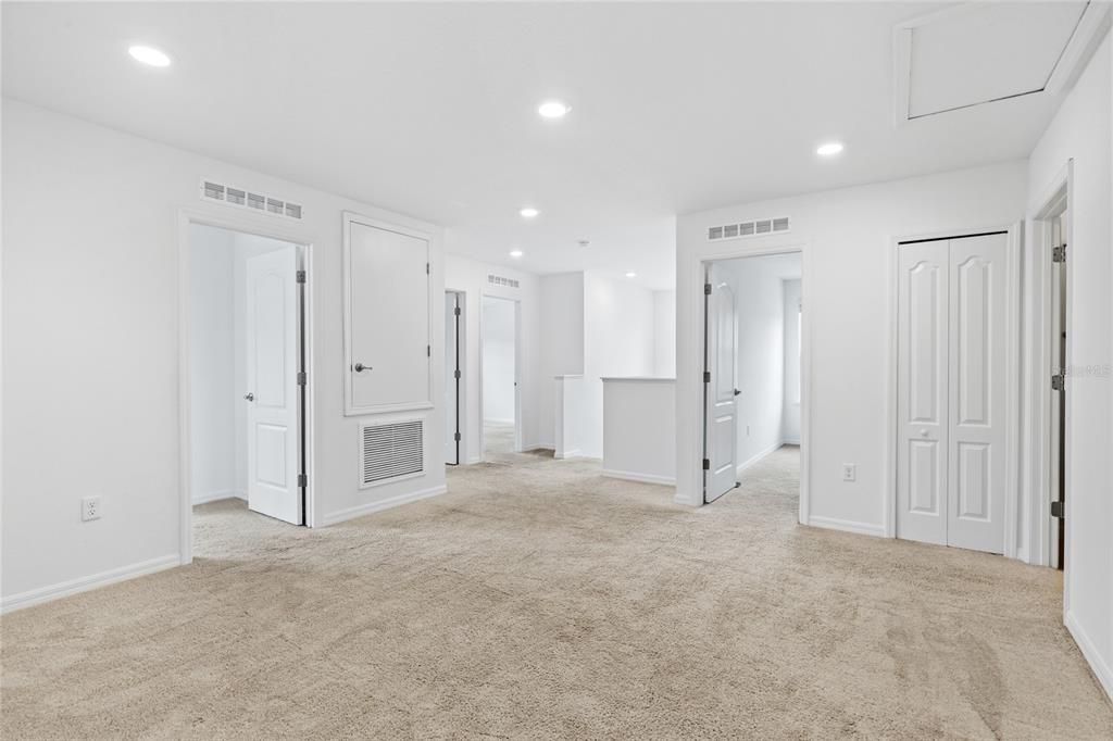 Empty room, Interior, Recessed Lighting