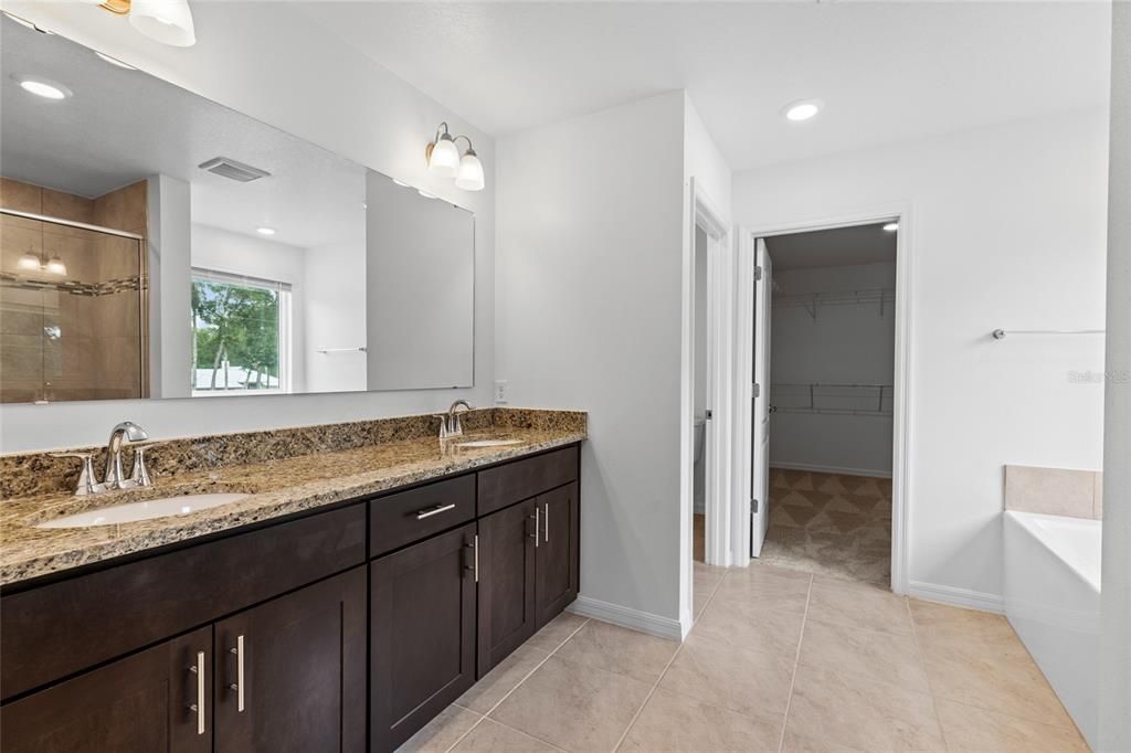 Bathroom, Dual Sink Vanities, Interior, Recessed Lighting